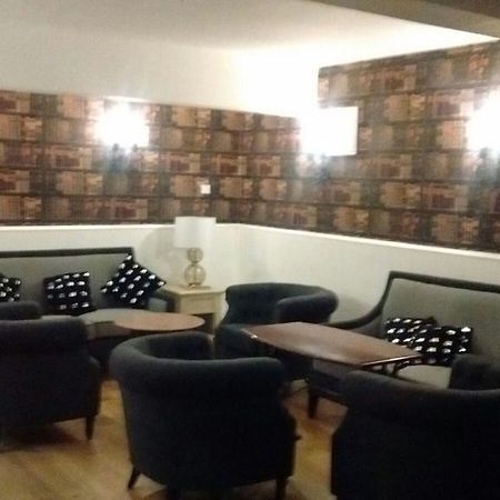 Huntly Arms Hotel Aboyne Bagian luar foto