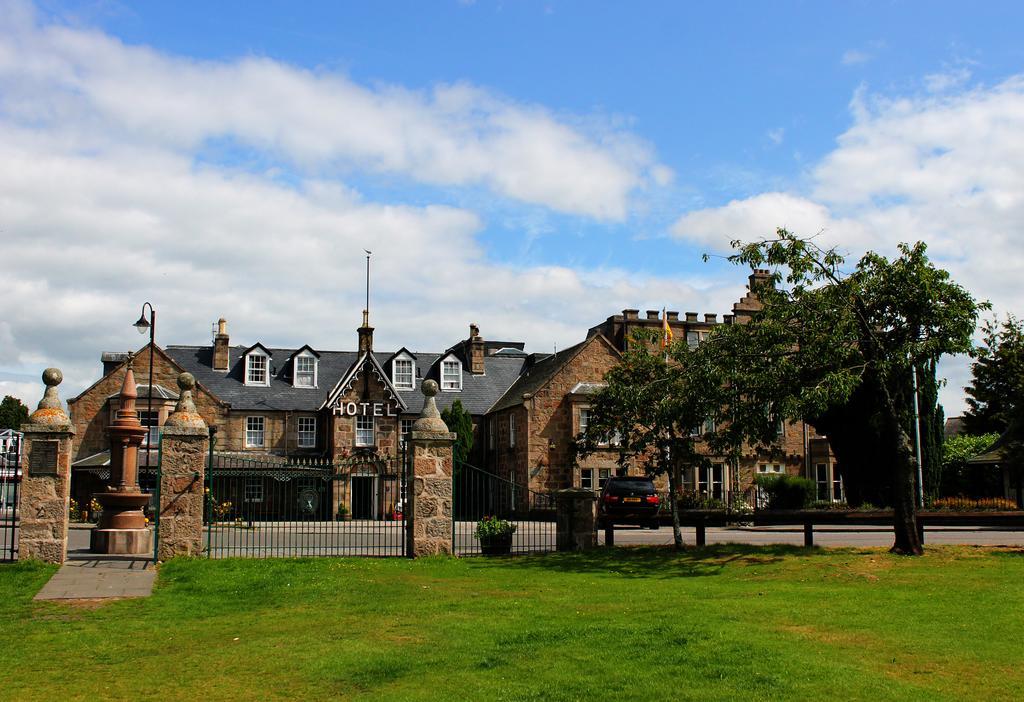 Huntly Arms Hotel Aboyne Bagian luar foto