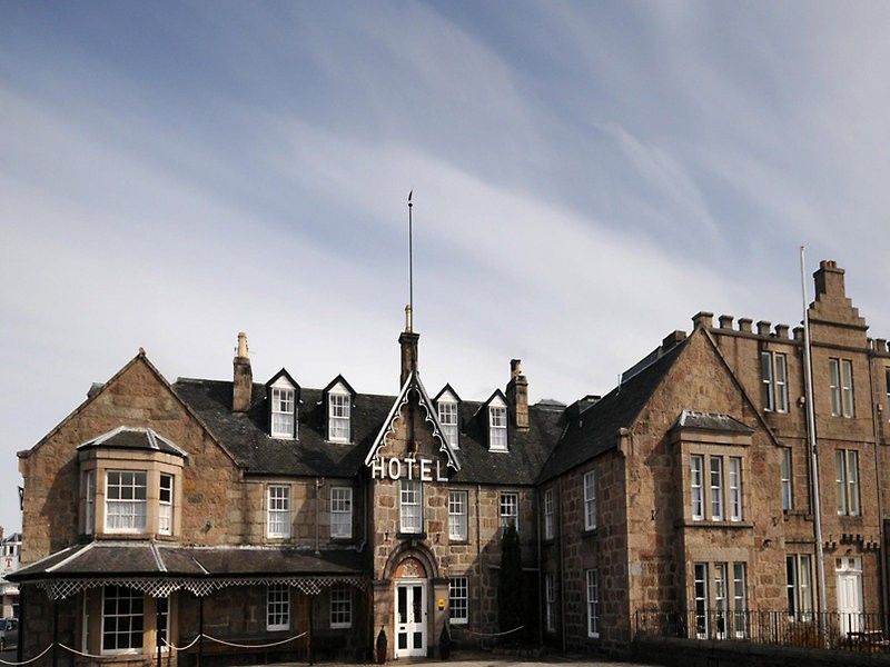 Huntly Arms Hotel Aboyne Bagian luar foto