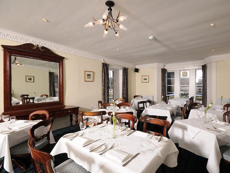 Huntly Arms Hotel Aboyne Bagian luar foto