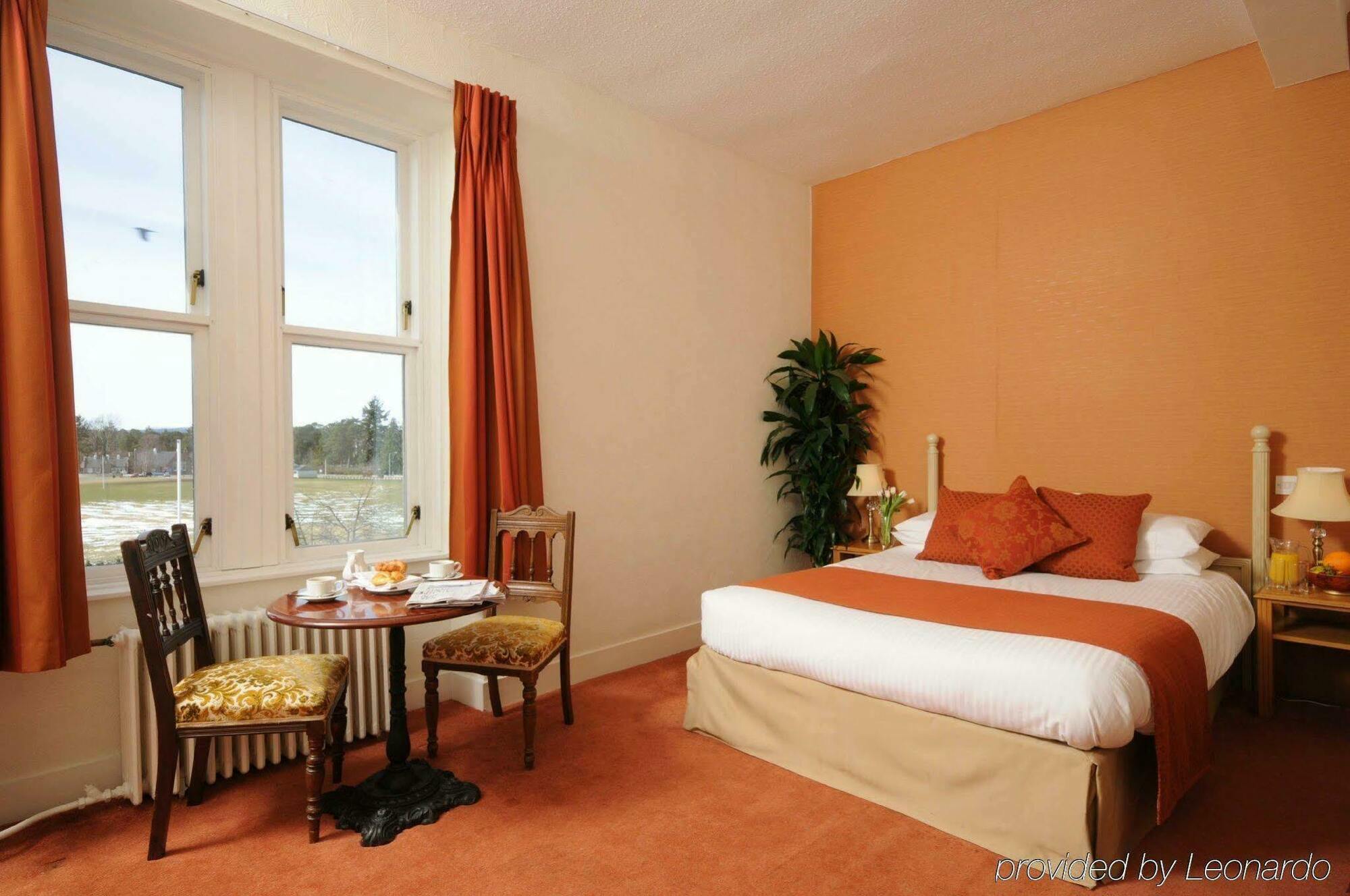 Huntly Arms Hotel Aboyne Ruang foto