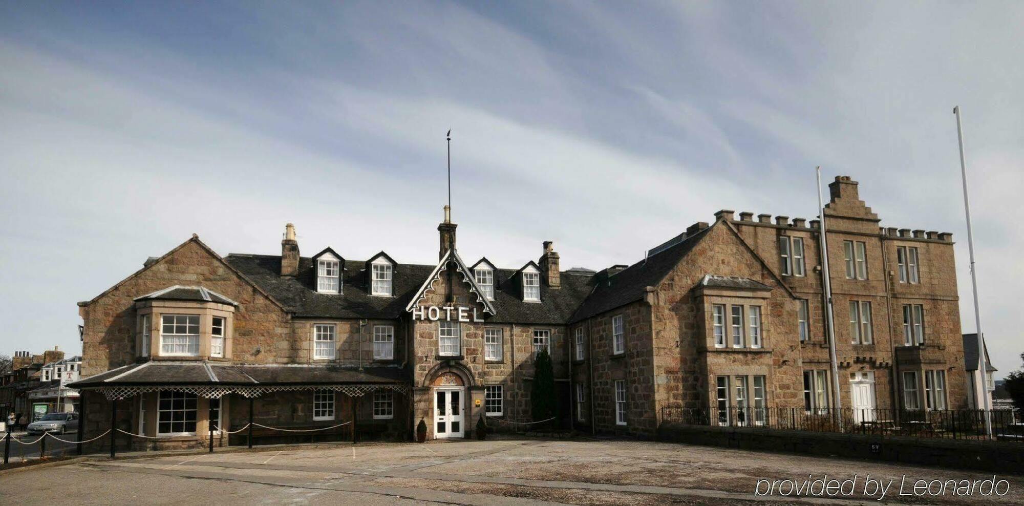Huntly Arms Hotel Aboyne Bagian luar foto
